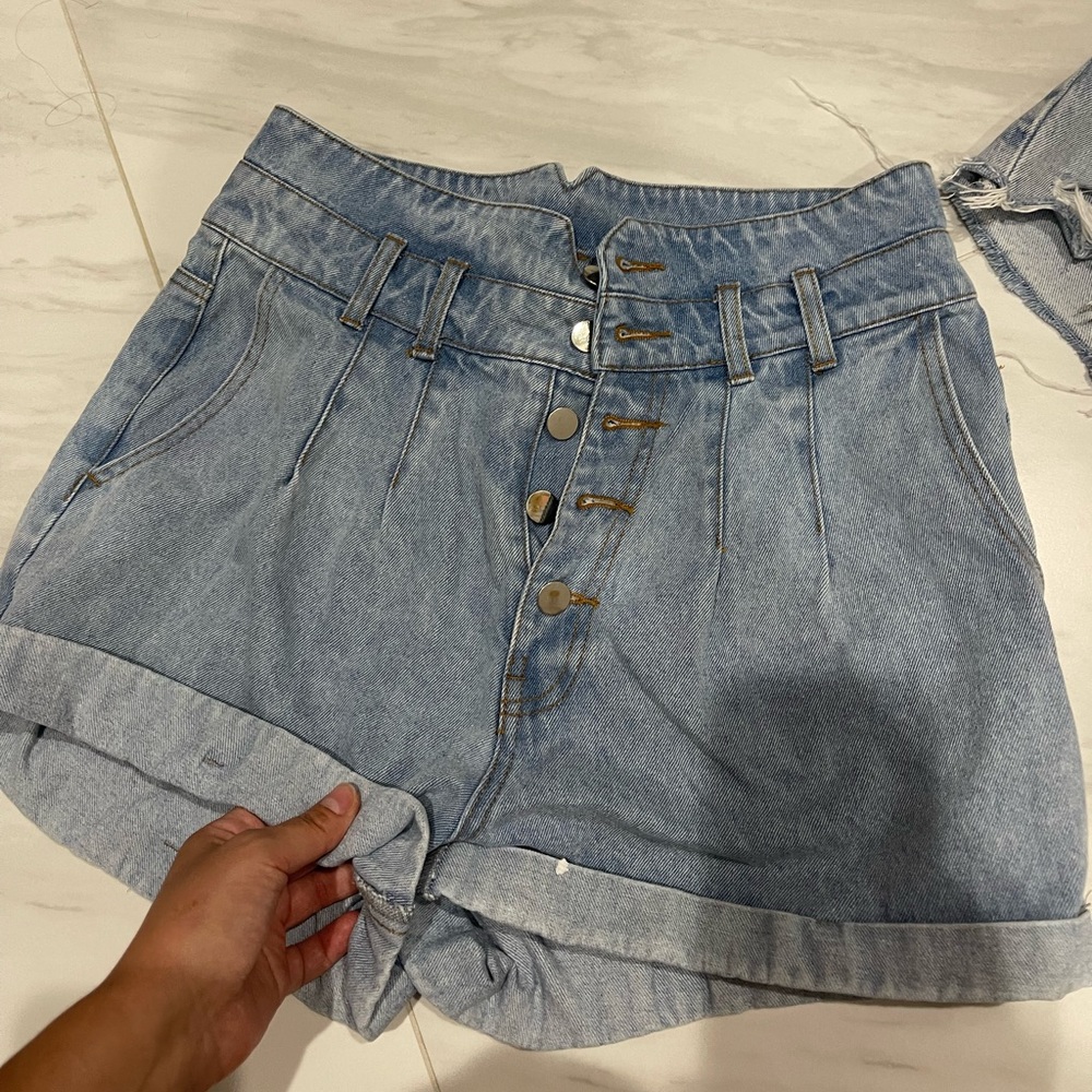 ASTR the Label Davina Denim Short size large - Picture 4 of 4